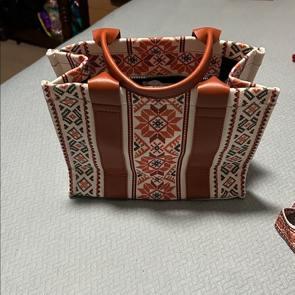Amazon Handbags - Tote Crossbody Bag with Orange and Brown Pattern And Guitar Straps NWOT